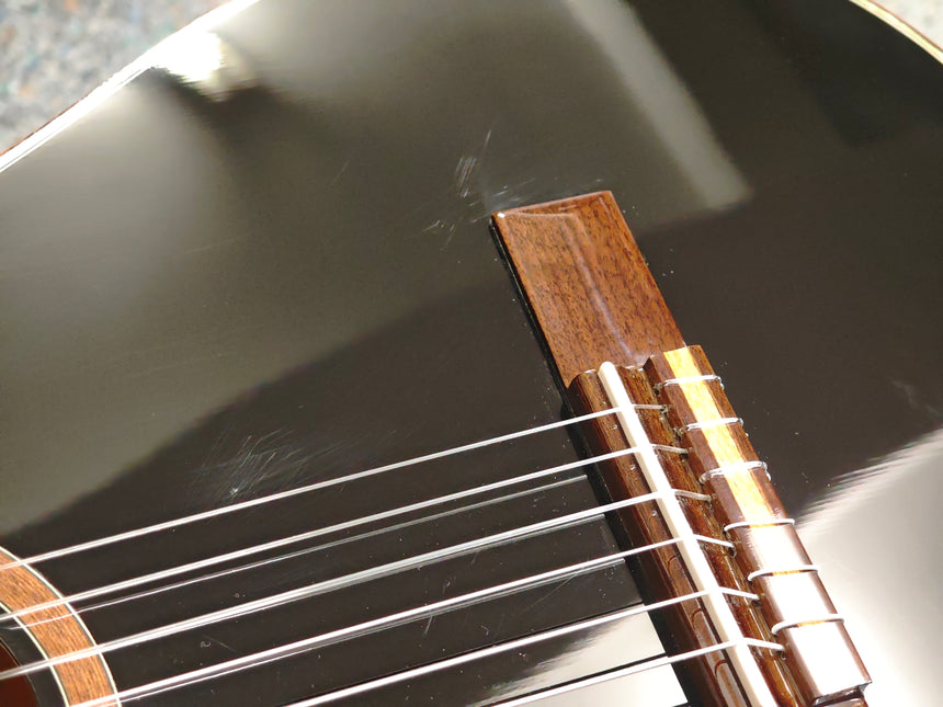 ORTEGA Family Series 4/4 48mm Konzertgitarre - schwarz + Tasche (B-Ware)