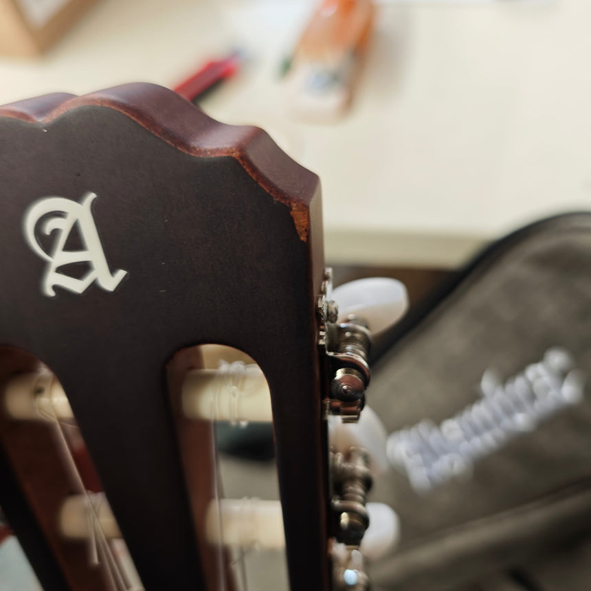 Alhambra 1C Black Satin Konzertgitarre mit Tasche 4/4 (B-Ware) - Musik-Ebert Gmbh