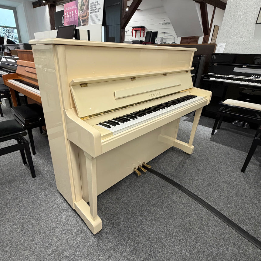 Yamaha Klavier V 118 Vienna Elfenbein poliert Occasion Bj. 2000, sehr guter Zustand mit Silent System (gebraucht)