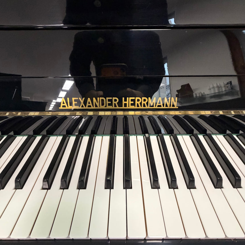 ALEXANDER HERRMANN Klavier 110M Occasion schwarz Lack Bj. 1985 , guter Zustand (gebraucht) - Musik-Ebert Gmbh