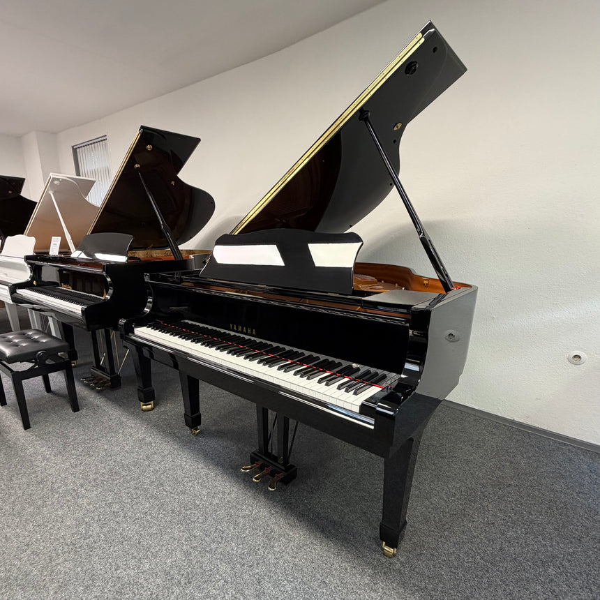 Yamaha Flügel Mod. C 1 schwarz poliert 161 cm Occasion Bj. 2006, Bestzustand (gebraucht) - Musik-Ebert Gmbh