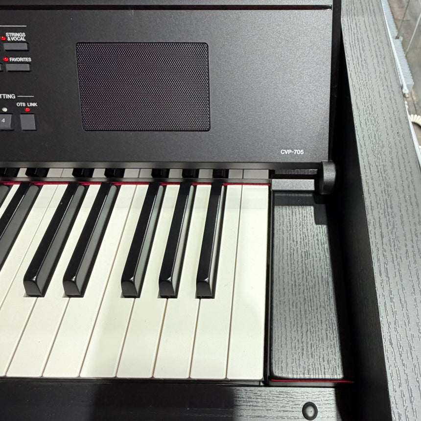 Yamaha CVP 705 schwarz matt Occasion Bj. ca. 2018/19 (gebraucht) - Musik-Ebert Gmbh
