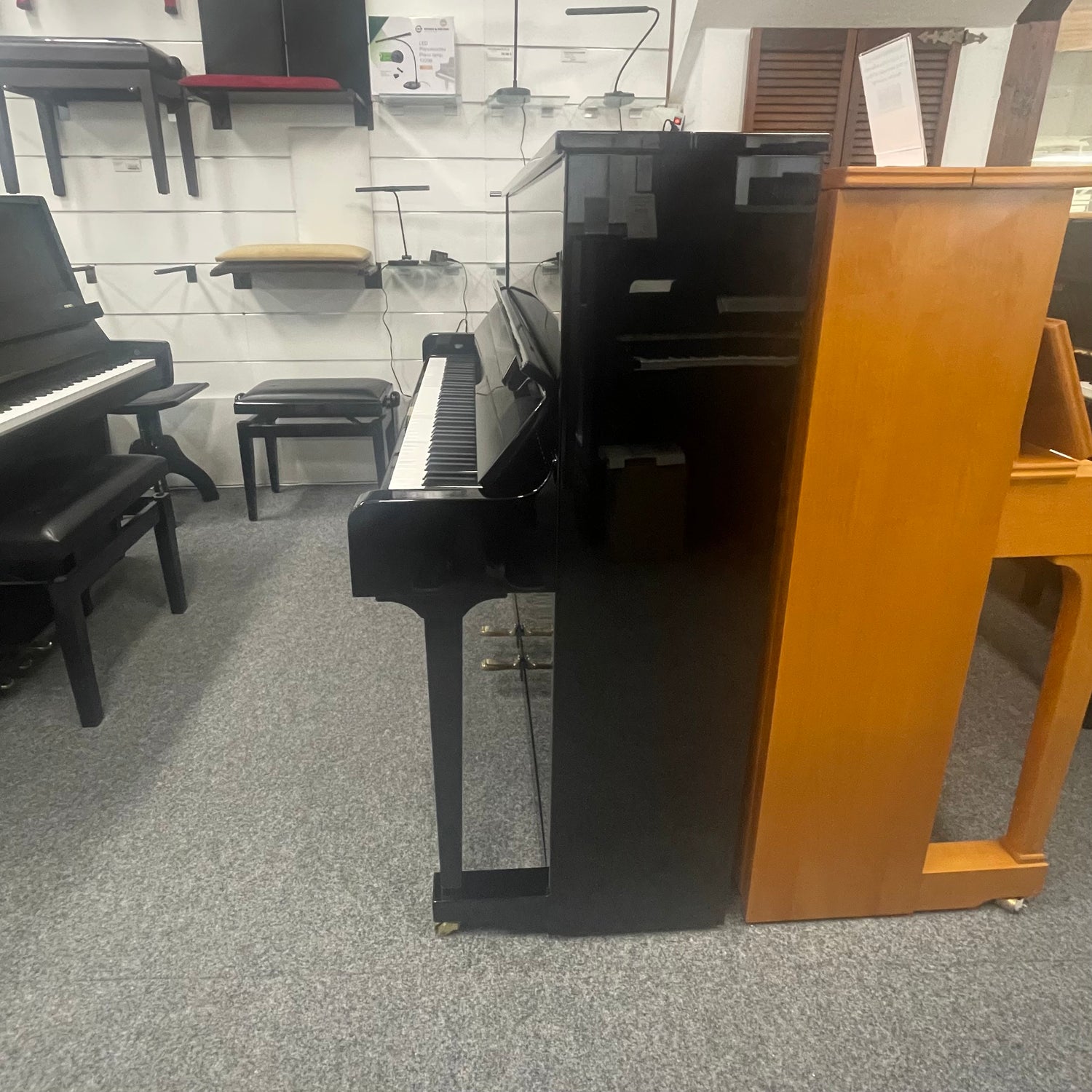 GROTRIAN-STEINWEG Klavier 122 V schwarz poliert Occasion Bj. 1988, sehr guter Zustand (gebraucht) - Musik-Ebert Gmbh