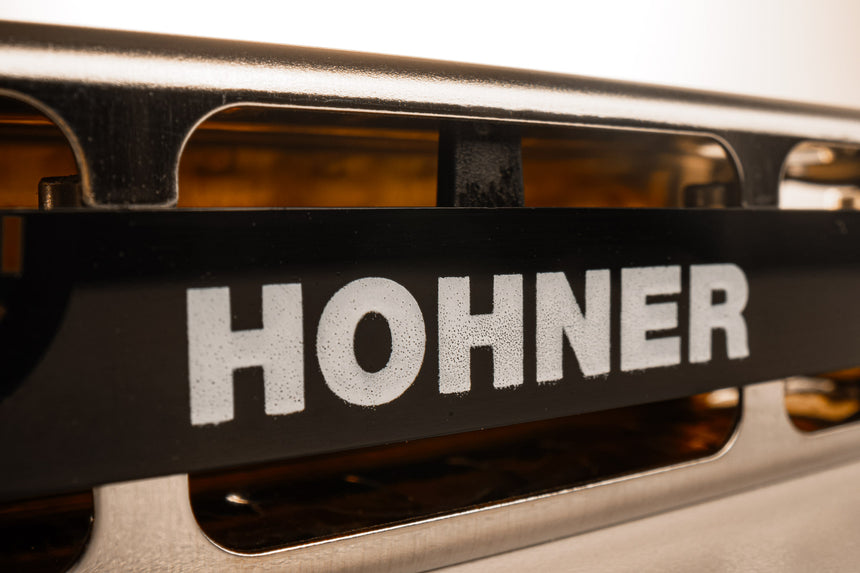 HOHNER Big River Harp MS – HOHNER lettering detail