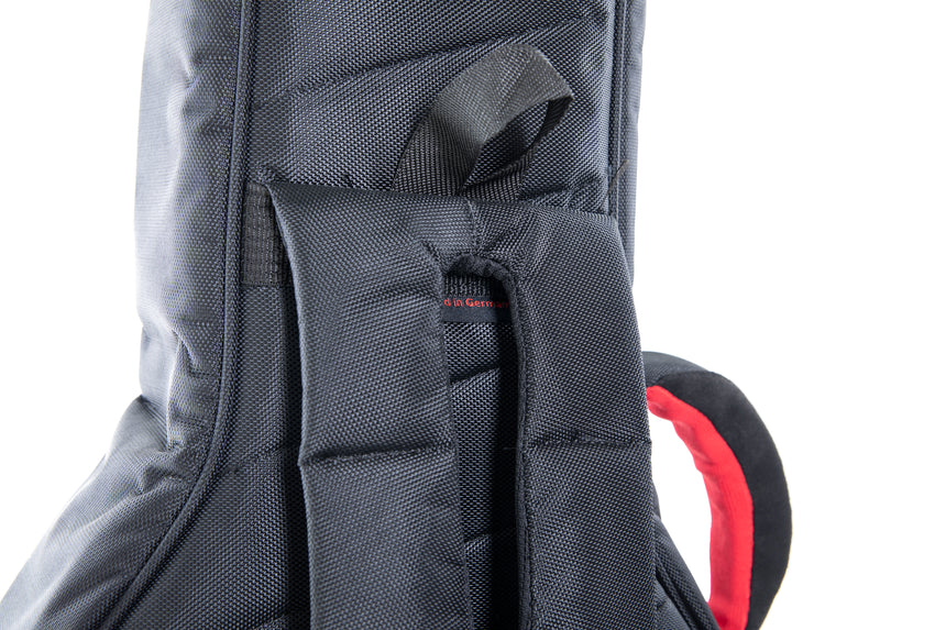 GEWA Cross 30 Konzertgitarrentasche 4/4 215.505, schwarz – Detail der Gurte und des seitlichen Tragegriffs
