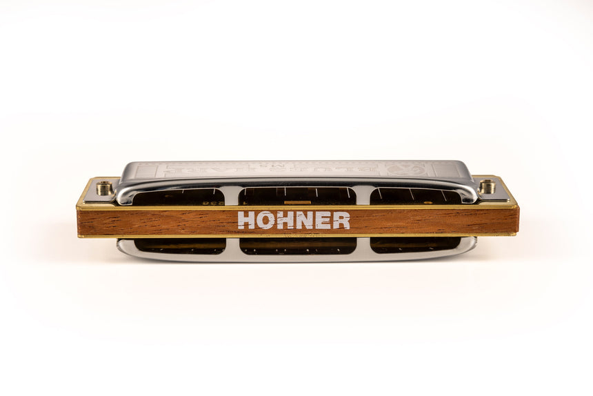 Hohner Blues Harp MS, braune Holzkanzelle und Metalldeckel – Rückseite mit Holzkanzelle