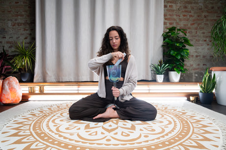 MEINL Sonic Energy 5,5" Essence Crystal Singing Bowl, 432 Hz, Schieferblau, Lotus ECSB432LF