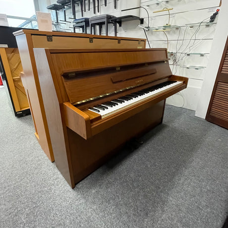 Yamaha Klavier M5J Nussbaum Bj. 1986 Original made in Japan (gebraucht) - Musik-Ebert Gmbh
