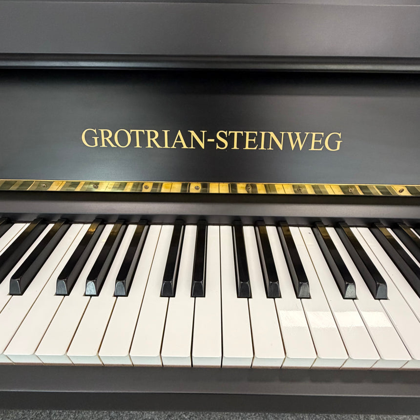 GROTRIAN-STEINWEG Klavier 110 Occasion schwarz matt Bj. 1973 – Bestzustand mit Renner Mechanik (gebraucht)