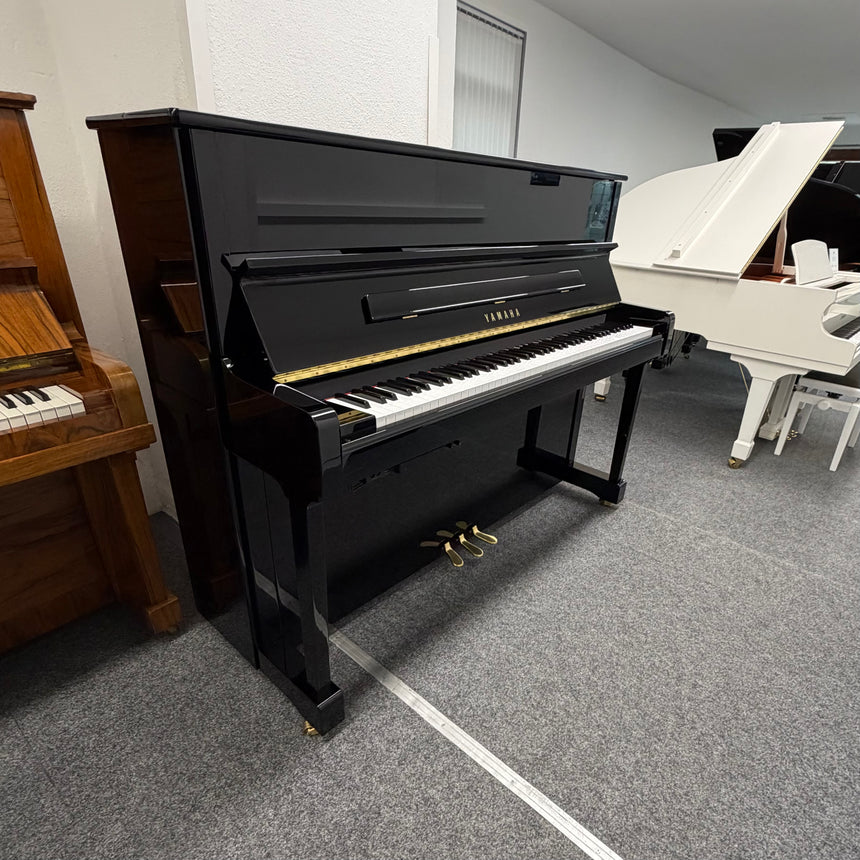 Yamaha Klavier P 121 HG SH2 Occasion – schwarz poliert, mit Silent-System, Bj. 2021 (gebraucht)