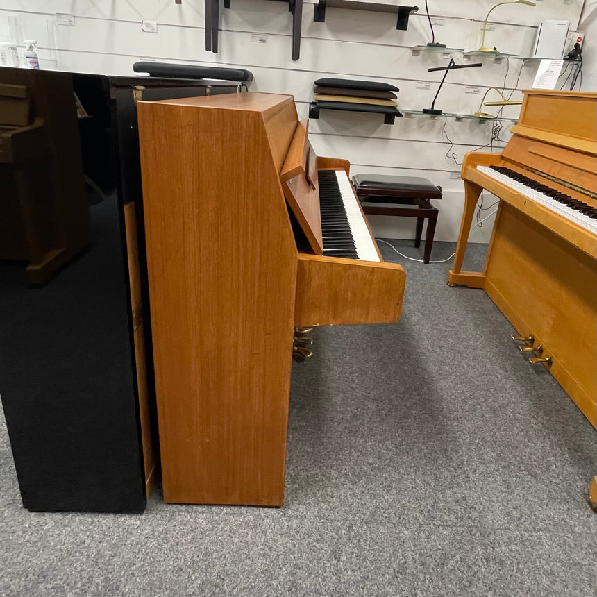 Yamaha Klavier M1J Nussbaum Bj. 1978 (gebraucht) - Musik-Ebert Gmbh