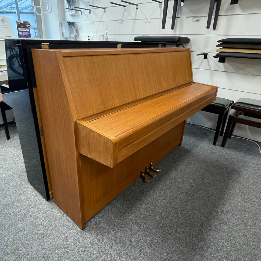 Yamaha Klavier M1J Nussbaum Bj. 1978 (gebraucht) - Musik-Ebert Gmbh