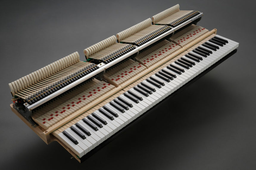 Ausgebaute Klaviatur und Mechanik des Kawai GL-50, Hersteller-Modellgalerie