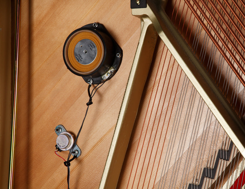 Transducteurs AURES sur la table d’harmonie, détail technique de la galerie Kawai K-300 AURES 2