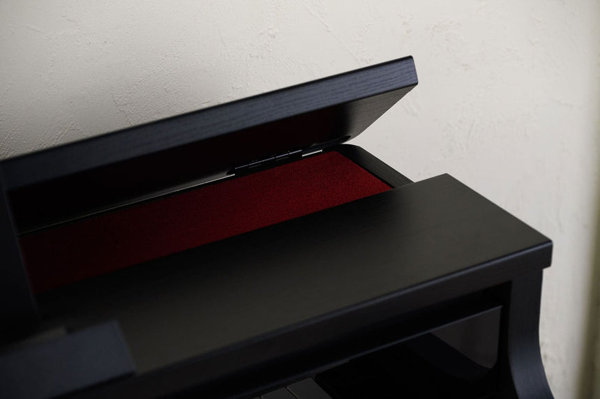 Casio AP-750BK, schwarz – Detail des geöffneten oberen Deckels.