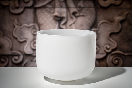 MEINL Sonic Energy CSB12E, blanc dépoli – devant un fond ornementé