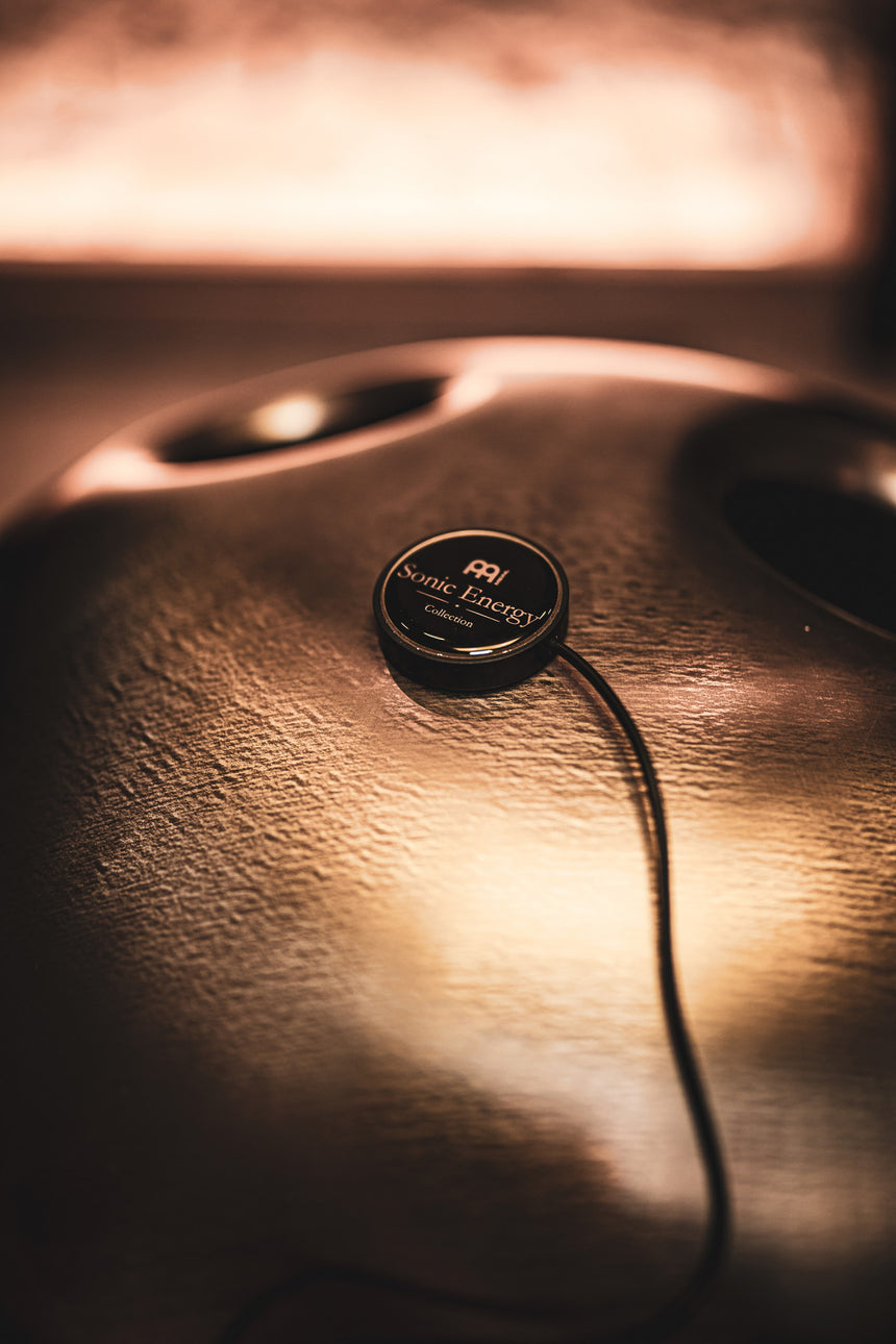 MEINL Sonic Energy SEPU pickup in black – portrait application view on a handpan