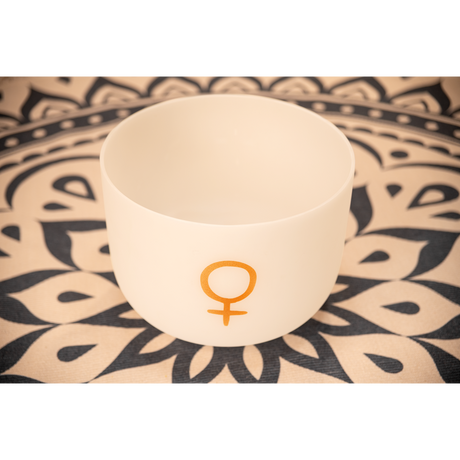 Meinl Sonic Energy PCSB12V, blanc givré, symbole doré de Vénus – bol chantant sur un tapis à motifs