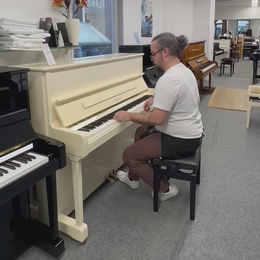 Yamaha Klavier P 121 N Silent weiß poliert Occasion Bj. 2001 (gebraucht)