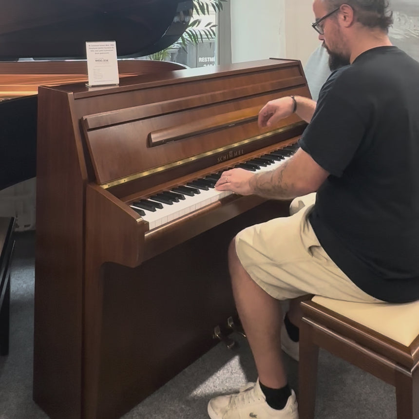 Piano W. Schimmel Mod. 100B Noyer foncé occasion, année 1992, très bon état avec banquette (occasion)