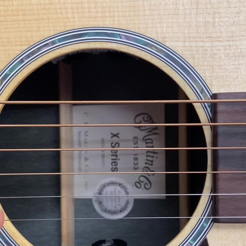 Guitare western Martin D-X2E, acajou, remasterisée avec micro et housse de transport